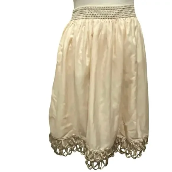 ECI Cream Skirt with Navy Blue Scalloped Embroidered Edge Details, Size 14 - Picture 1 of 13